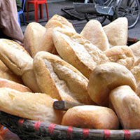 Sức khỏe đời sống - Bánh mì nở, giòn phải luỵ phụ gia!