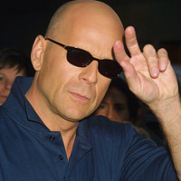  - Bruce Willis bị "đá" vì hét catse cao