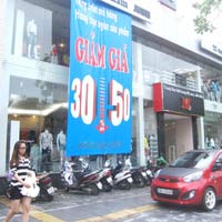 Thị trường - Tiêu dùng - Chiêu độc đẩy hàng tồn dệt may, giầy dép