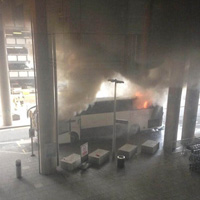 Tin tức trong ngày - Anh: Xe bus bốc cháy, sơ tán hàng nghìn người