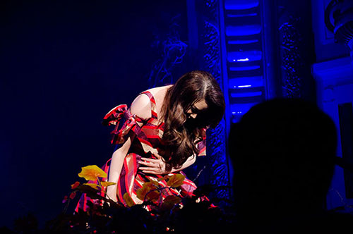 Váy sexy làm khổ Hồ Quỳnh Hương - 17