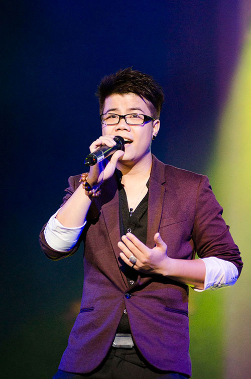 Váy sexy làm khổ Hồ Quỳnh Hương - 6