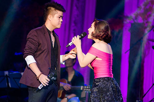 Váy sexy làm khổ Hồ Quỳnh Hương - 8