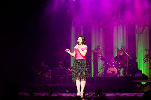 Váy sexy làm khổ Hồ Quỳnh Hương - 9