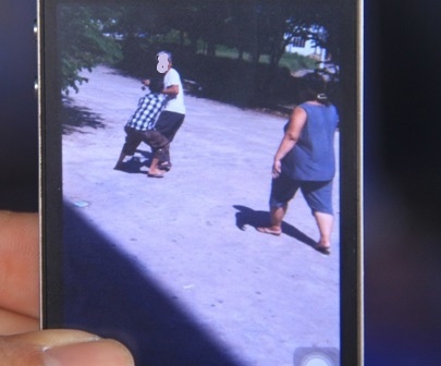 Ông xích cháu vào cột điện trị mê game - 1