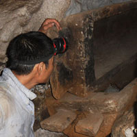 Tin tức trong ngày - Quan tài cổ trong "hang ma" tại Thái Nguyên