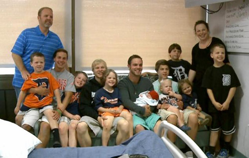 Mỹ: Mong con gái, đẻ 12 con trai - 2