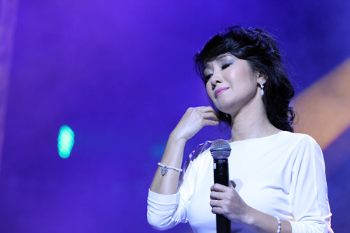 Mỹ Tâm đua giọng với 2 GK The Voice - 11