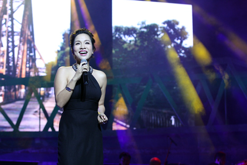 Mỹ Tâm đua giọng với 2 GK The Voice - 15