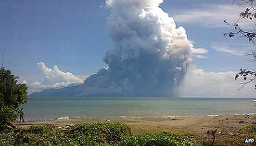Indonesia: Núi lửa phun trào, 6 người chết - 1
