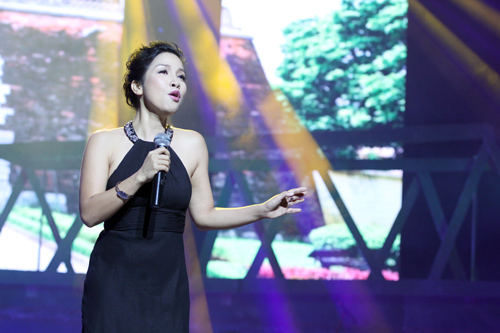 Mỹ Tâm đua giọng với 2 GK The Voice - 14