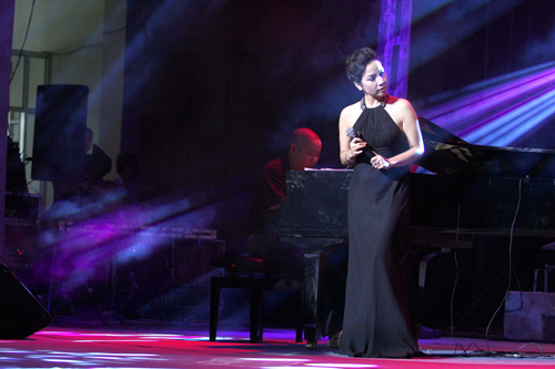 Mỹ Tâm đua giọng với 2 GK The Voice - 3