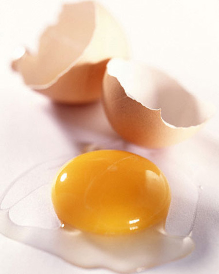 Ăn trứng sống dễ nhiễm khuẩn - 1