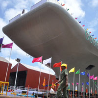 Tin tức trong ngày - Ấn Độ hạ thủy tàu sân bay tự chế đầu tiên