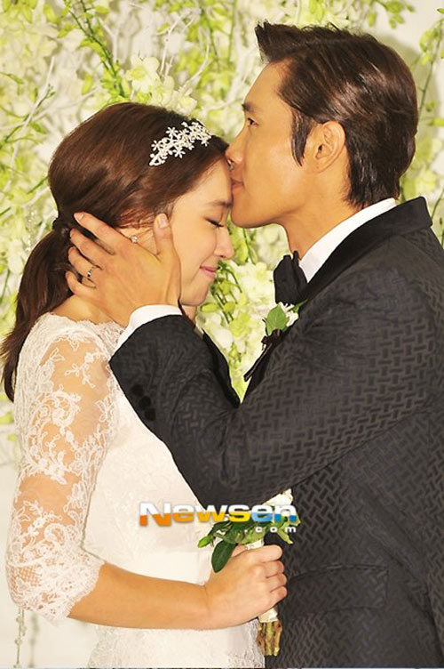 Kim Tae Hee hoá cô dâu lần 2  Ngôi sao