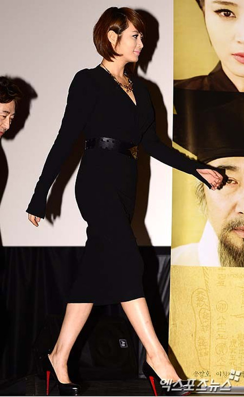 Mỹ nhân 52 tuổi tràn trề gợi cảm - 7