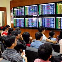 Tài chính - Bất động sản - TTCK 13/8: Sắc đỏ trở lại trên cả hai sàn