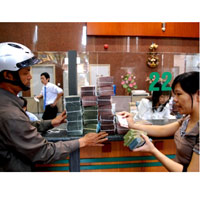 Kinh doanh - Nợ xấu giảm: Ngân hàng mua chéo, đảo nợ?