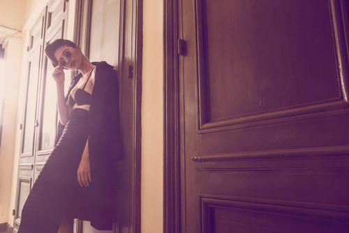 Trang Lạ “hút mắt” với áo nịt ngực - 5