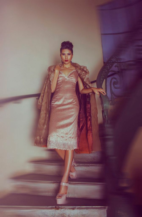 Trang Lạ “hút mắt” với áo nịt ngực - 7