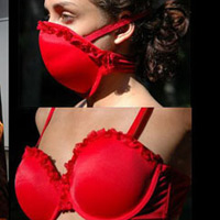 Xu hướng thời trang - Lấy áo ngực làm khẩu trang