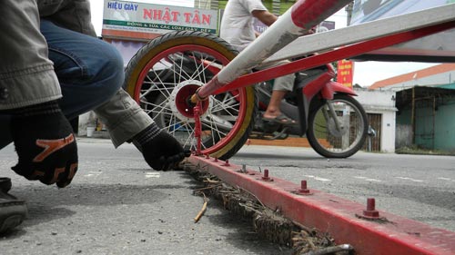 “Người nhặt đinh” xuyên Việt đến miền Trung - 4