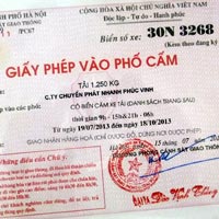 Tin tức trong ngày - Đột kích lò làm giả Giấy phép vào phố cấm