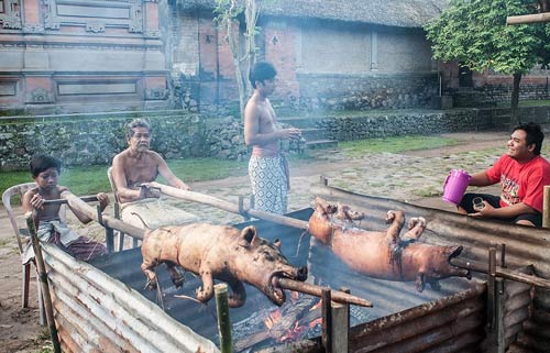 Kỳ quặc 2 lễ hội quất người tóe máu - 12