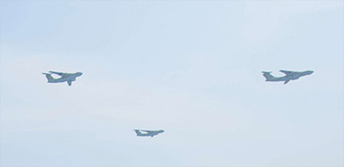 Triều Tiên "độ" vận tải cơ đem đi duyệt binh? - 3