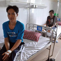 Tin tức trong ngày - Hai cha con "người rừng" suy nhược