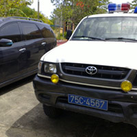 Tin tức trong ngày - Khám xe đâm vào CSGT, phát hiện còng số 8