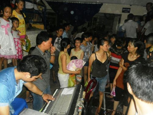 Đoàn xiếc "treo đầu dê" bị vây đánh - 2