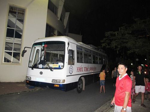 Đoàn xiếc "treo đầu dê" bị vây đánh - 4