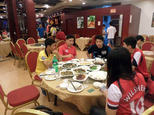 Running Man bị fan Trung Quốc “quây" - 7