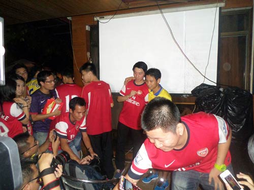 Running Man bị fan Trung Quốc “quây" - 4