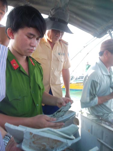 Quảng Ngãi: Phát hiện tàu chứa cổ vật thứ 3 - 2