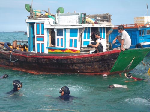 Quảng Ngãi: Phát hiện tàu chứa cổ vật thứ 3 - 4