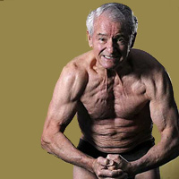 Cười 24h - Trẻ tiểu ướt trần, già tiểu ướt chân