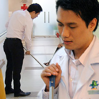 - Việt Anh bị "phạt hiểm" trong phim mới