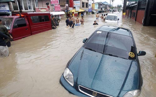 Ảnh: Mưa lớn nhấn chìm Thủ đô Philippines - 10