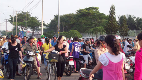 TPHCM: Cháy lớn tại nhà máy sản xuất giày - 4