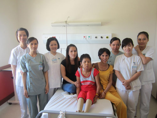 Khuôn mặt mới của phụ nữ bất hạnh sau phẫu thuật - 2