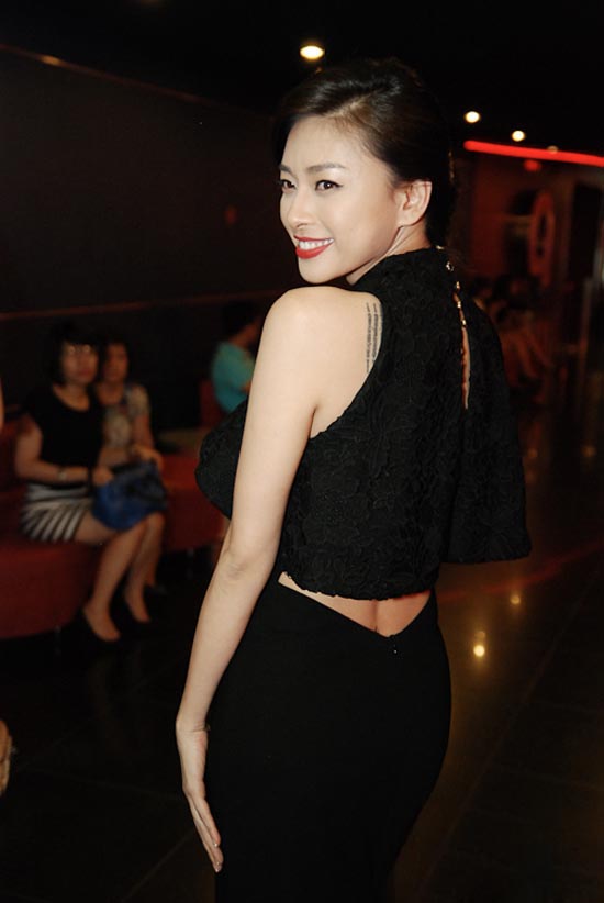 Hương Giang nổi bật bên Vân Ngô - 4