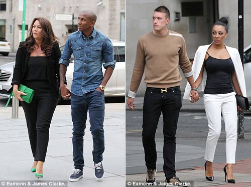 Rooney vui vẻ dự tiệc cùng MU - 6