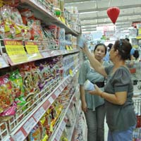 Thị trường - Tiêu dùng - CPI tháng 8: TP.HCM tăng nhẹ, HN tăng mạnh