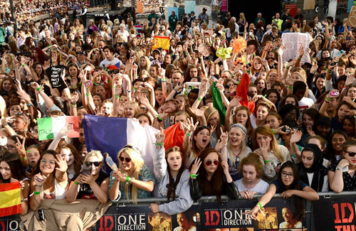 70.000 fan "cuồng nộ" đón One Direction - 8