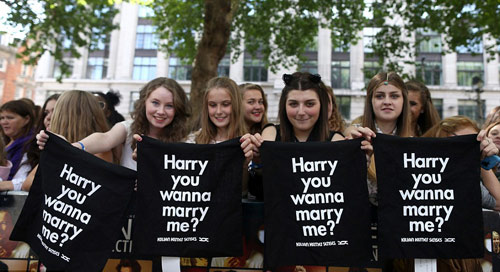 70.000 fan "cuồng nộ" đón One Direction - 4