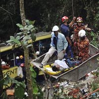 Tin tức trong ngày - Malaysia: Xe bus lao vực, 37 người chết