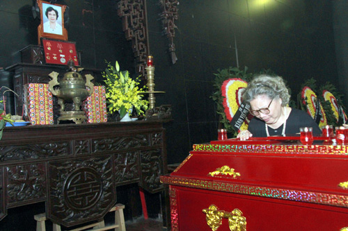 Nghẹn ngào tiễn đưa NSND Bạch Diệp - 3