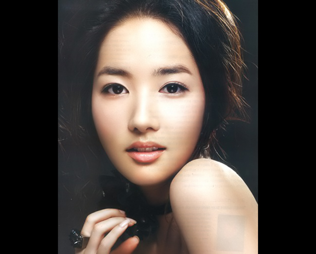 Park Min Young sinh ngày 4 tháng 3 năm 1986 là một diễn viên và người mẫu Hàn Quốc.